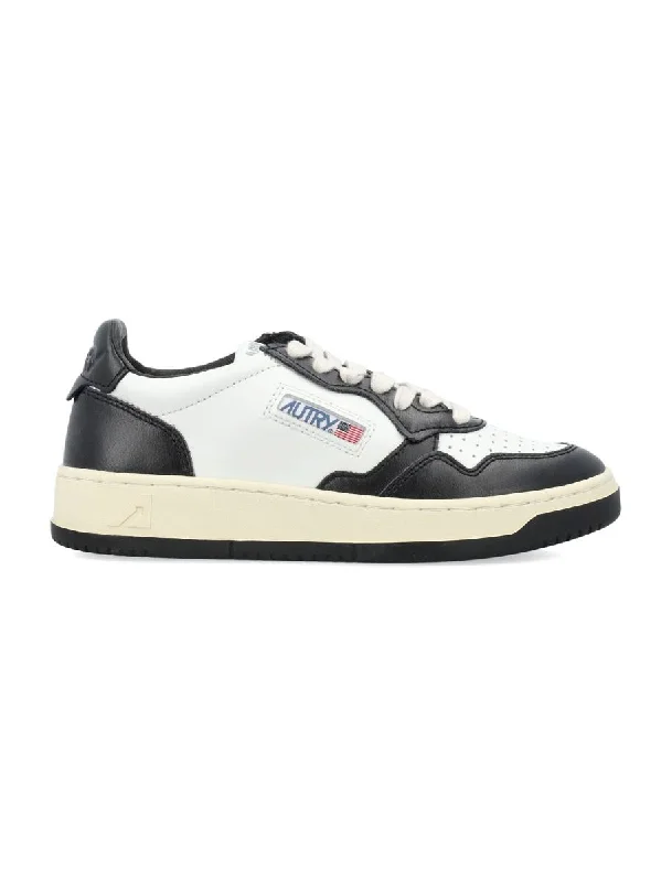 Autry Medalist Low Top Woman Sneakers