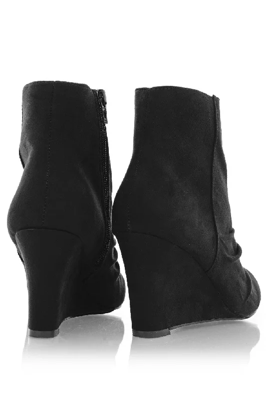 TIMELESS HILDA Black Suede Ankle Boots