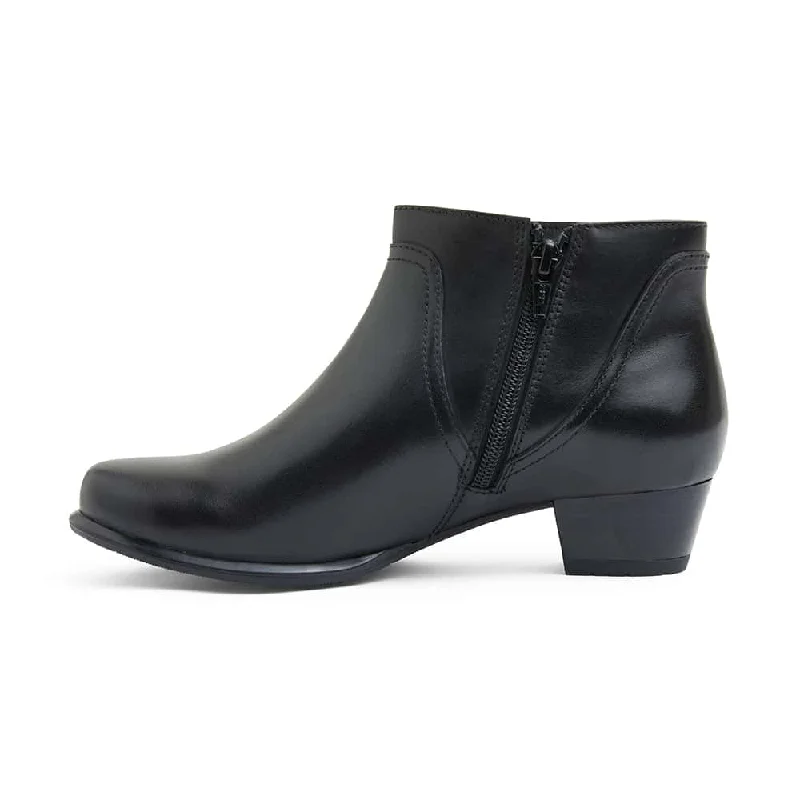 Delmar Boot in Black Leather