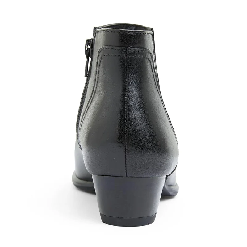 Delmar Boot in Black Leather