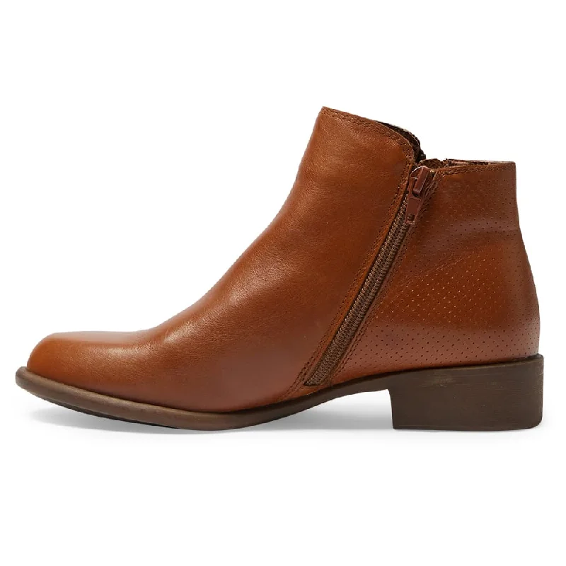 Lorenzo Boot in Mid Brown Leather