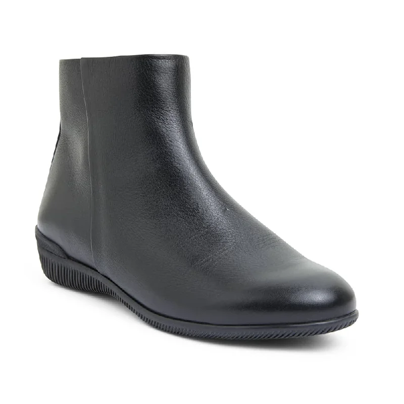 Walker Boot in Black Leather