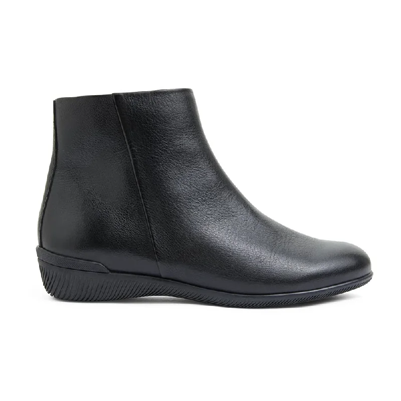 Walker Boot in Black Leather