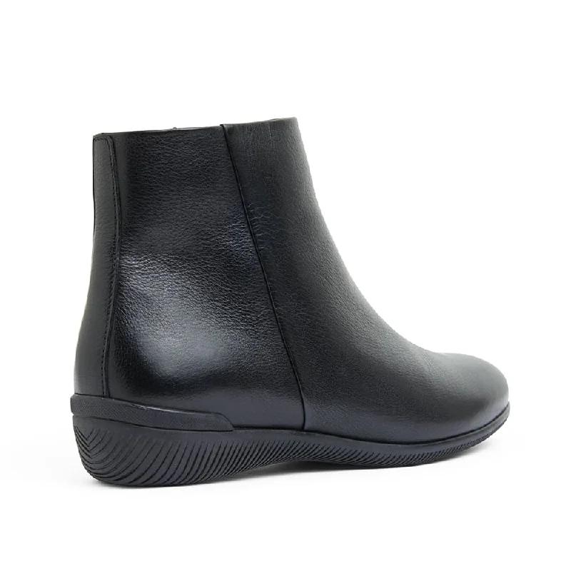 Walker Boot in Black Leather