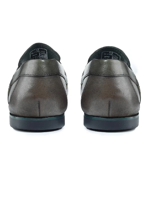 Men Olive Solid Loafers