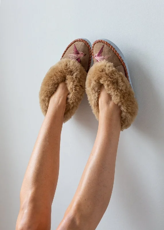 End of Line - Women's Sheepskin Moccasin Slippers – Love Birds – Pink/Honey Fur